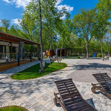 Vita, A Lush Romantic Retreat In A Private Forest Dom wakacyjny *