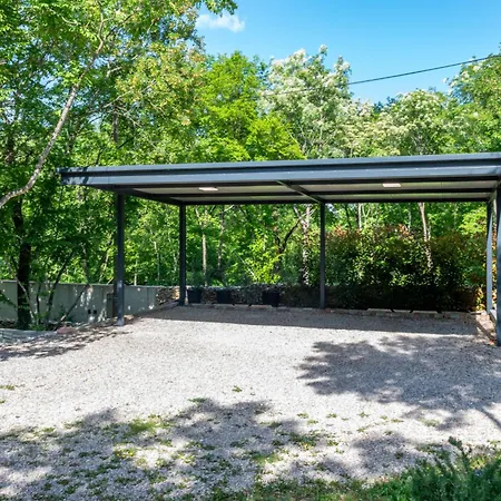 Vita, A Lush Romantic Retreat In A Private Forest Dom wakacyjny