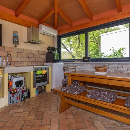 Casa vacanze Vita, A Lush Romantic Retreat In A Private Forest *