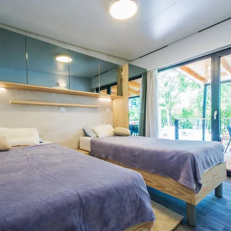Vita, A Lush Romantic Retreat In A Private Forest