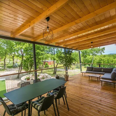 Dom wakacyjny Vita, A Lush Romantic Retreat In A Private Forest