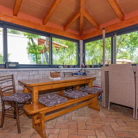 Casa vacanze Vita, A Lush Romantic Retreat In A Private Forest *