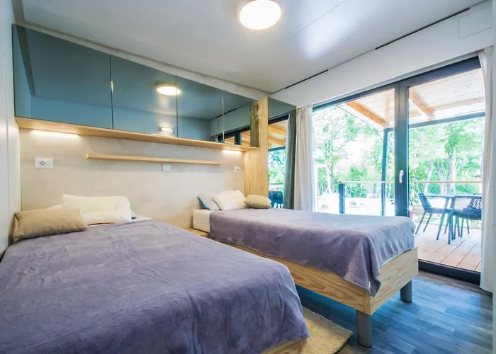 Vita, A Lush Romantic Retreat In A Private Forest